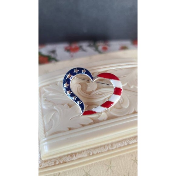 Vintage Avon American Flag Heart Brooch - Picture 4 of 10